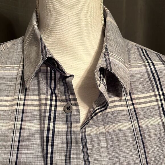 JOSEPH Abboud Men's Blue and White Plaid Collared Button Down.  Size Medium - Picture 2 of 7